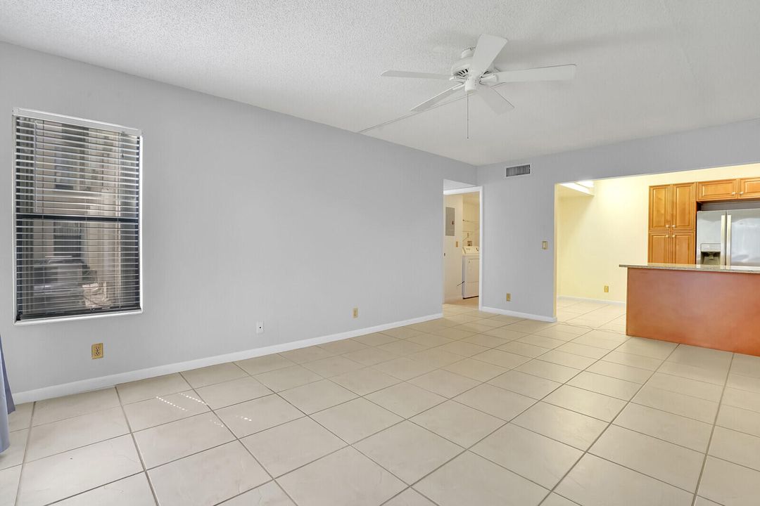 For Sale: $250,000 (2 beds, 2 baths, 1111 Square Feet)