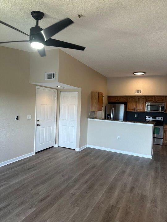 For Rent: $1,700 (1 beds, 1 baths, 868 Square Feet)