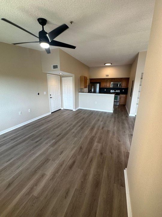 For Rent: $1,700 (1 beds, 1 baths, 868 Square Feet)