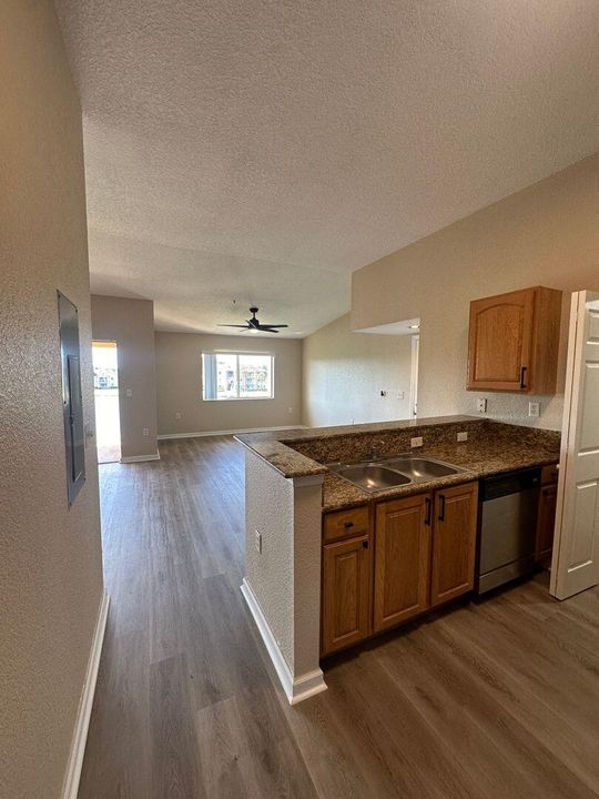 For Rent: $1,700 (1 beds, 1 baths, 868 Square Feet)