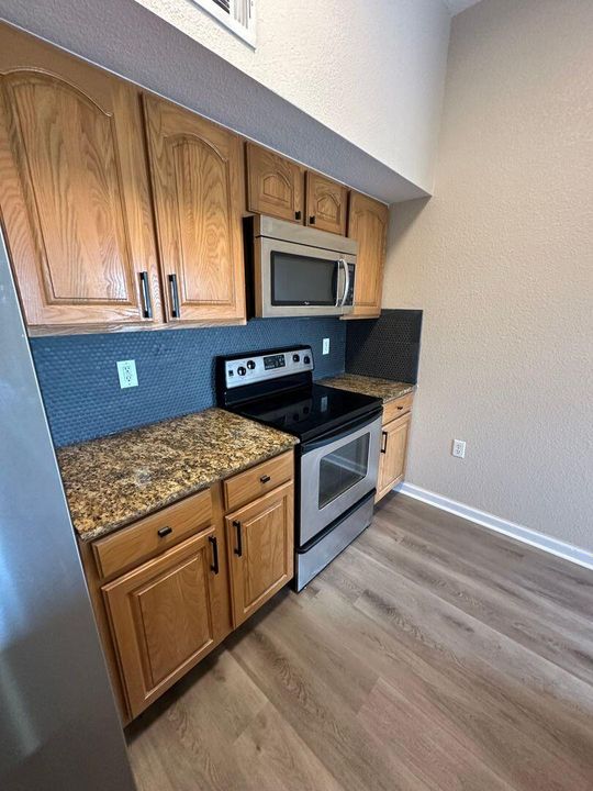 For Rent: $1,700 (1 beds, 1 baths, 868 Square Feet)