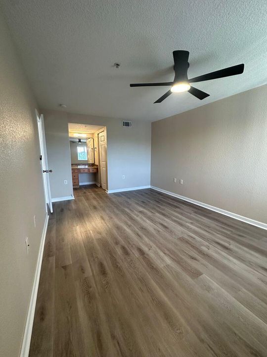 For Rent: $1,700 (1 beds, 1 baths, 868 Square Feet)