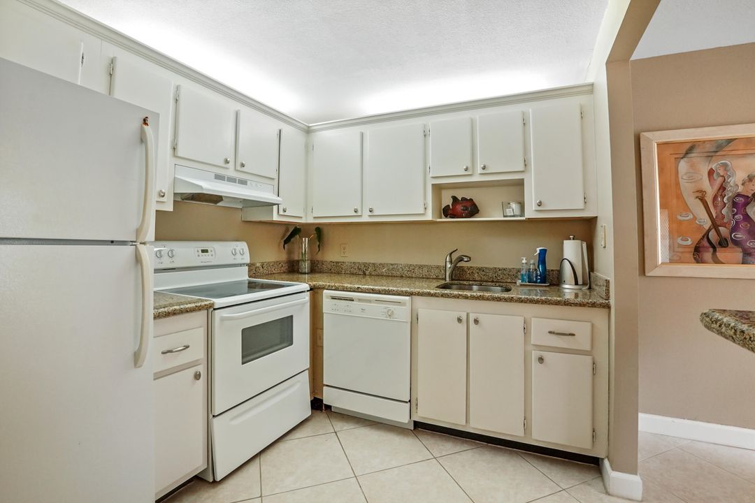 For Sale: $99,000 (1 beds, 1 baths, 720 Square Feet)