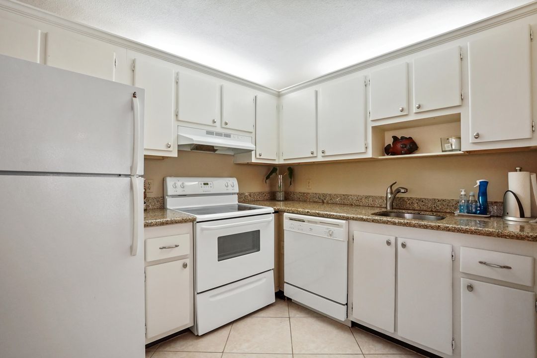 For Sale: $99,000 (1 beds, 1 baths, 720 Square Feet)