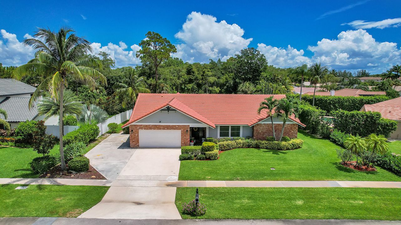 For Sale: $799,000 (3 beds, 2 baths, 2386 Square Feet)