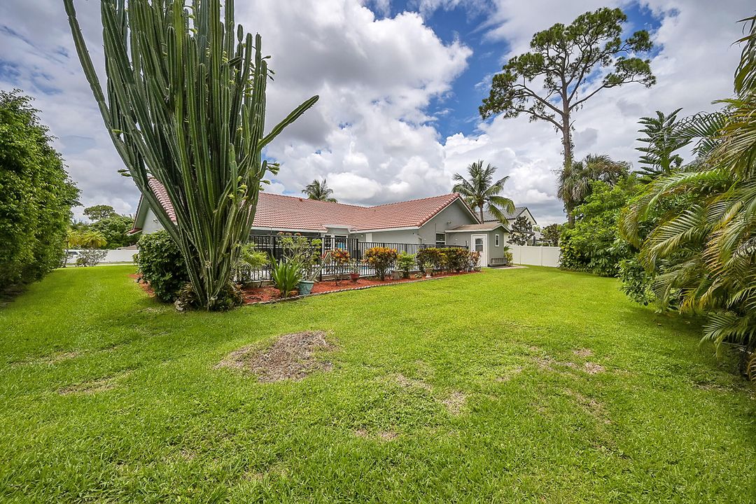 For Sale: $799,000 (3 beds, 2 baths, 2386 Square Feet)