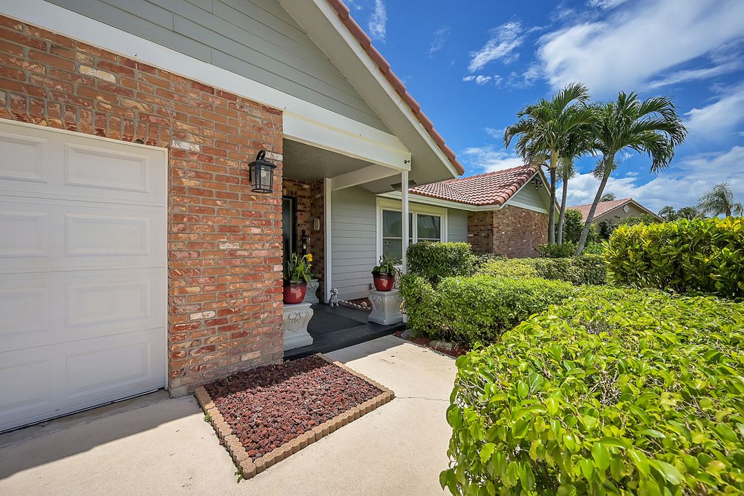 For Sale: $799,000 (3 beds, 2 baths, 2386 Square Feet)