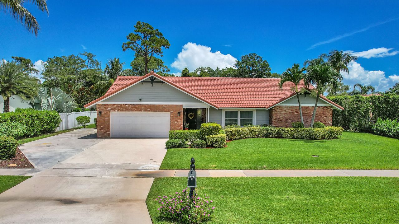 For Sale: $799,000 (3 beds, 2 baths, 2386 Square Feet)