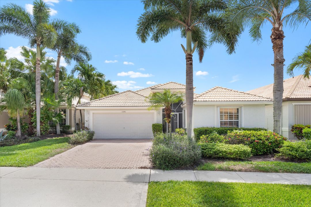 For Sale: $880,000 (3 beds, 2 baths, 2012 Square Feet)