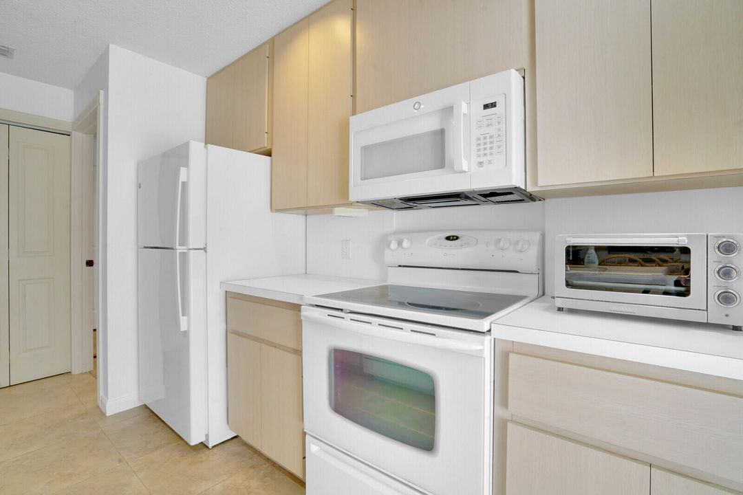 For Sale: $350,000 (2 beds, 2 baths, 1152 Square Feet)