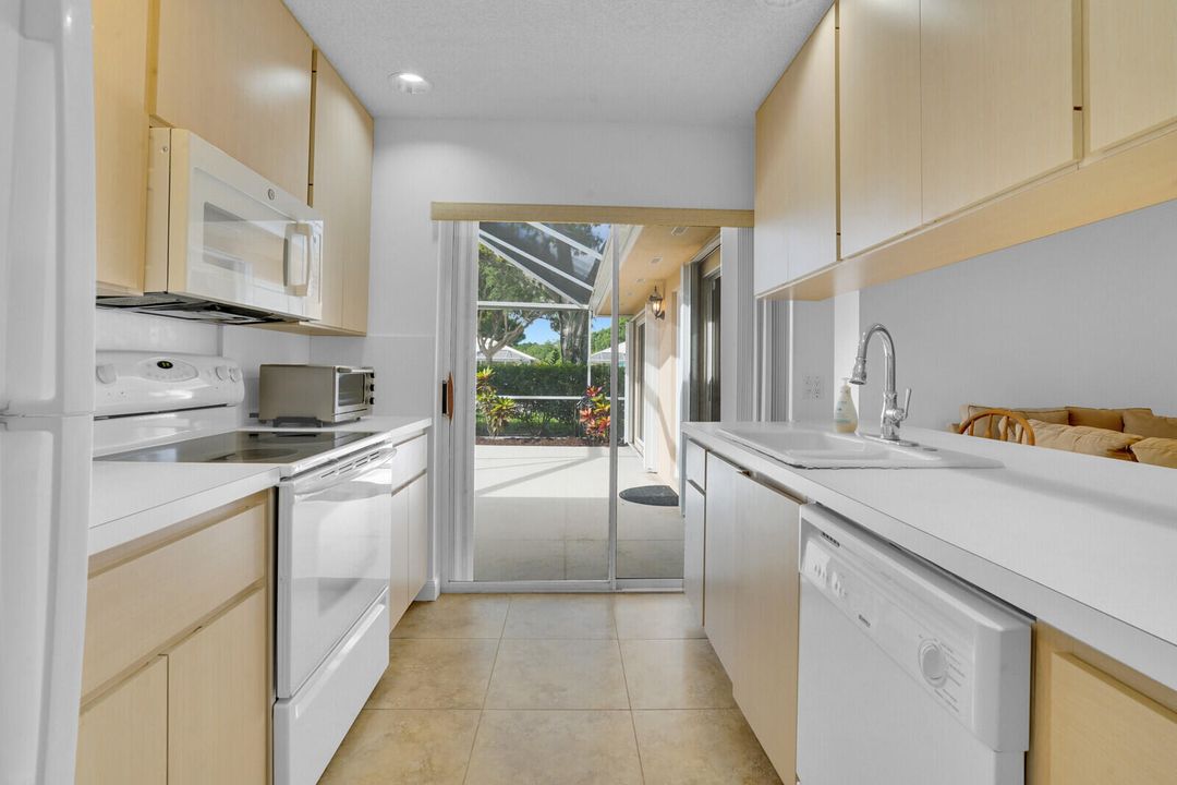 For Sale: $350,000 (2 beds, 2 baths, 1152 Square Feet)