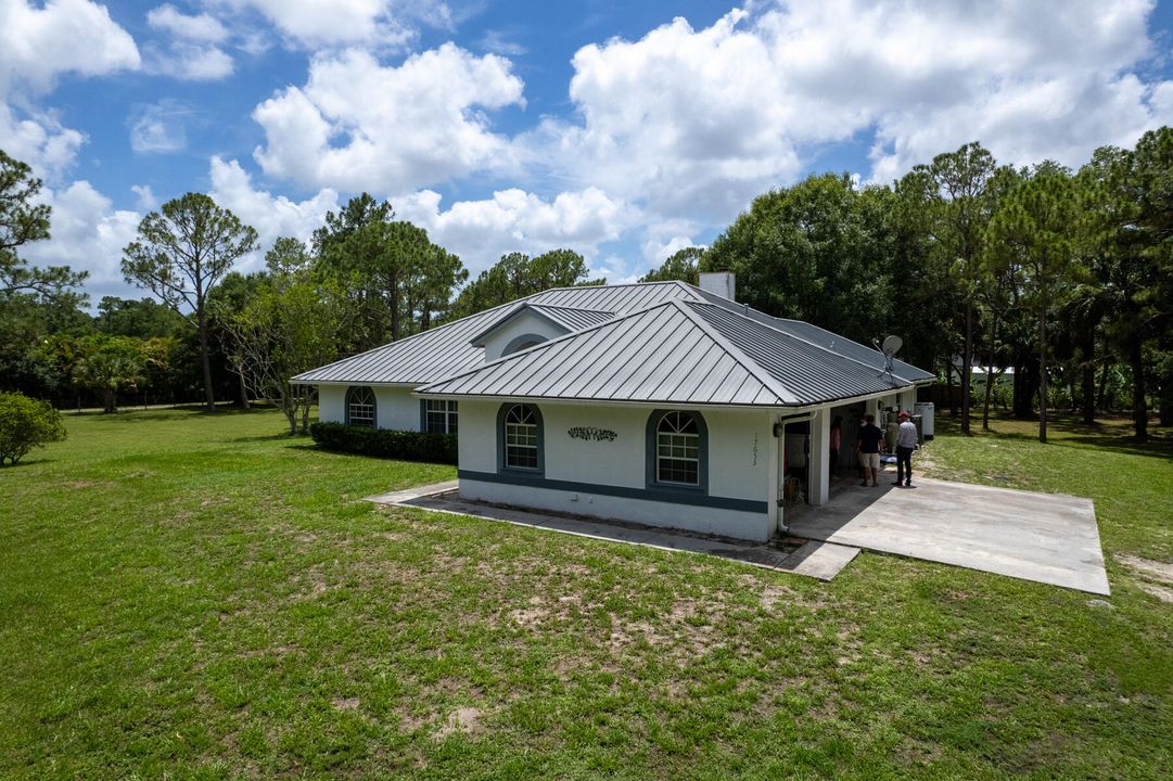 For Sale: $1,000,000 (4 beds, 2 baths, 2100 Square Feet)