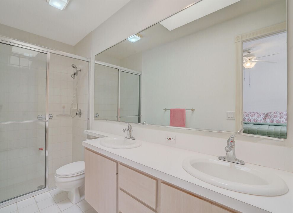 For Sale: $350,000 (2 beds, 2 baths, 1152 Square Feet)