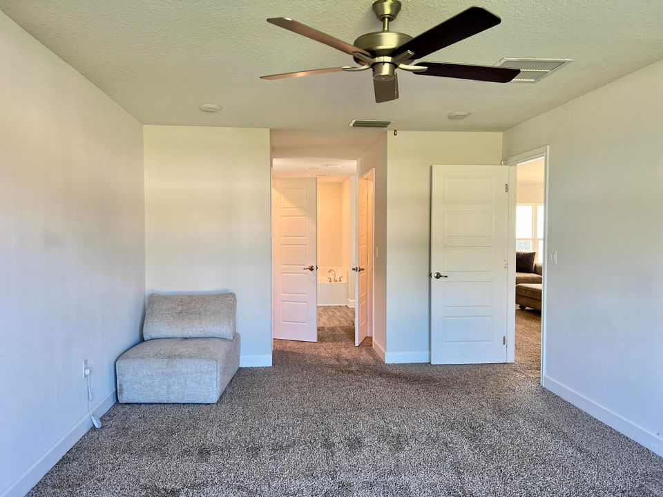 For Rent: $2,700 (3 beds, 2 baths, 2035 Square Feet)