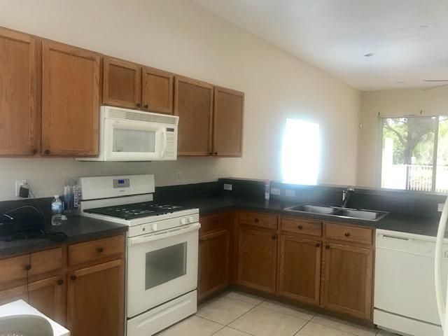 For Rent: $3,500 (3 beds, 2 baths, 1951 Square Feet)