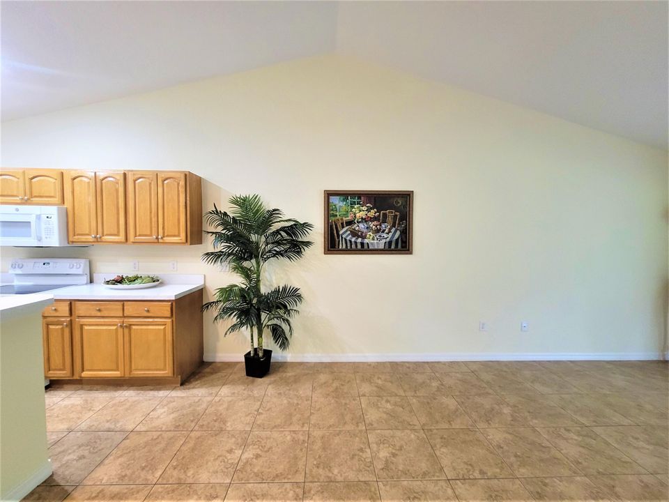 Active With Contract: $1,900 (2 beds, 2 baths, 1154 Square Feet)