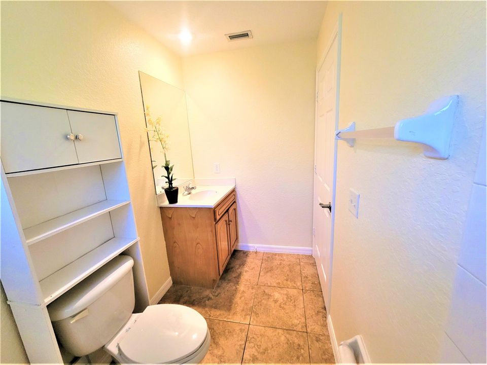 Active With Contract: $1,900 (2 beds, 2 baths, 1154 Square Feet)