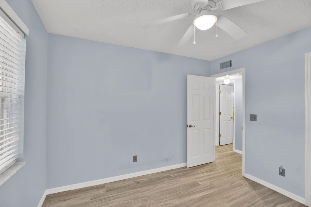 For Sale: $250,000 (2 beds, 2 baths, 913 Square Feet)