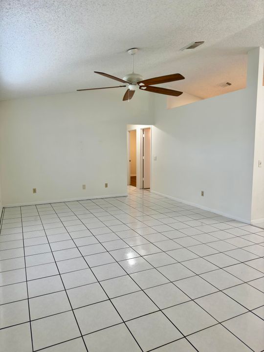 For Rent: $2,395 (3 beds, 2 baths, 1216 Square Feet)