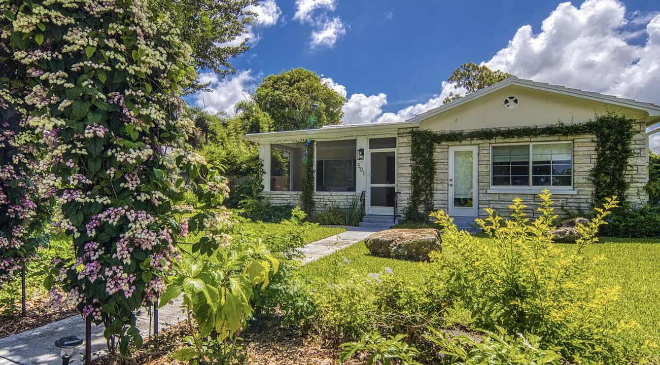 For Sale: $1,150,000 (3 beds, 2 baths, 1655 Square Feet)