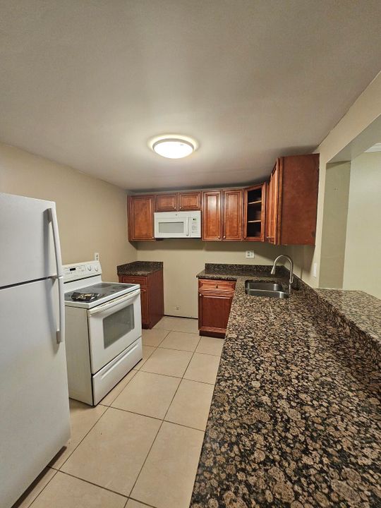 For Rent: $1,950 (2 beds, 2 baths, 1040 Square Feet)