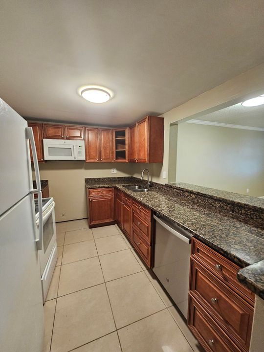 For Rent: $1,950 (2 beds, 2 baths, 1040 Square Feet)