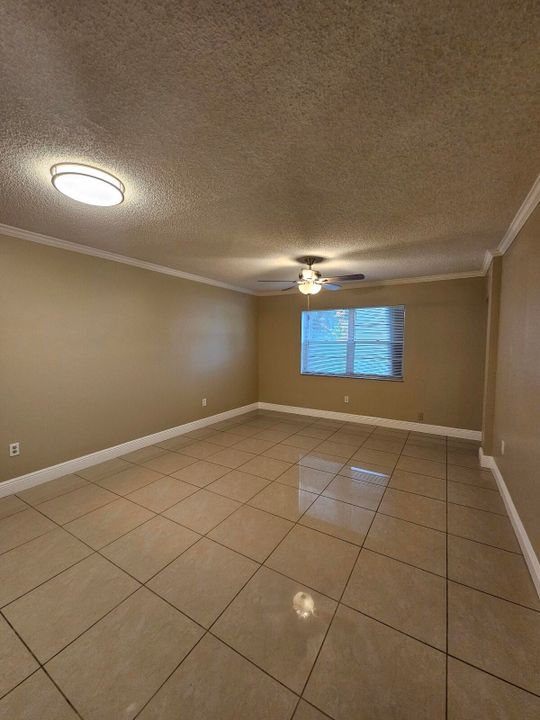For Rent: $1,950 (2 beds, 2 baths, 1040 Square Feet)