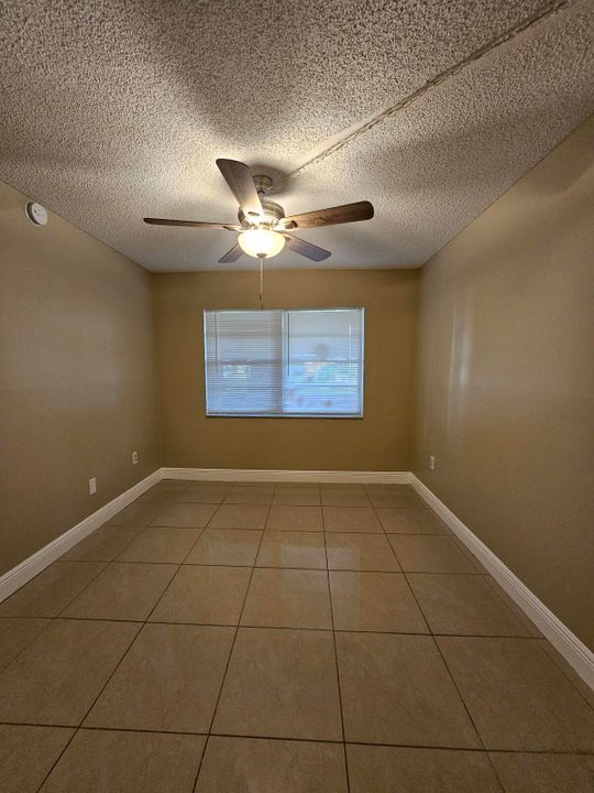 Active With Contract: $1,950 (2 beds, 2 baths, 1040 Square Feet)