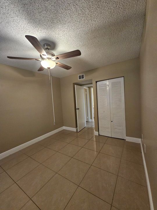 Active With Contract: $1,950 (2 beds, 2 baths, 1040 Square Feet)