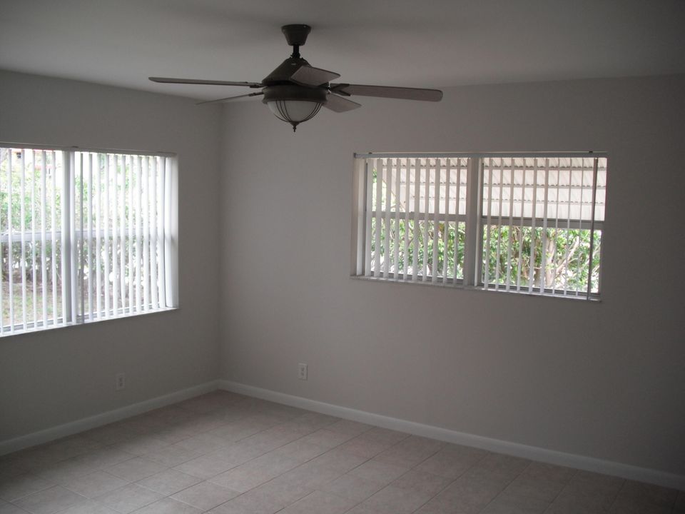 For Rent: $4,200 (3 beds, 2 baths, 1714 Square Feet)