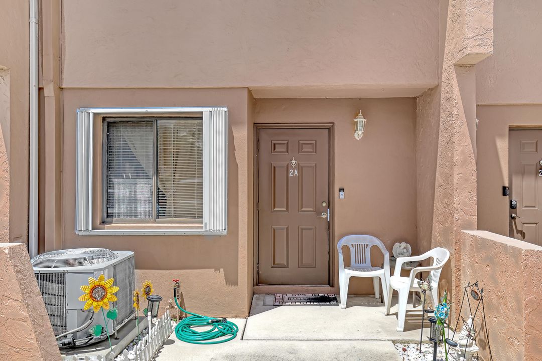 For Sale: $294,900 (3 beds, 2 baths, 1200 Square Feet)
