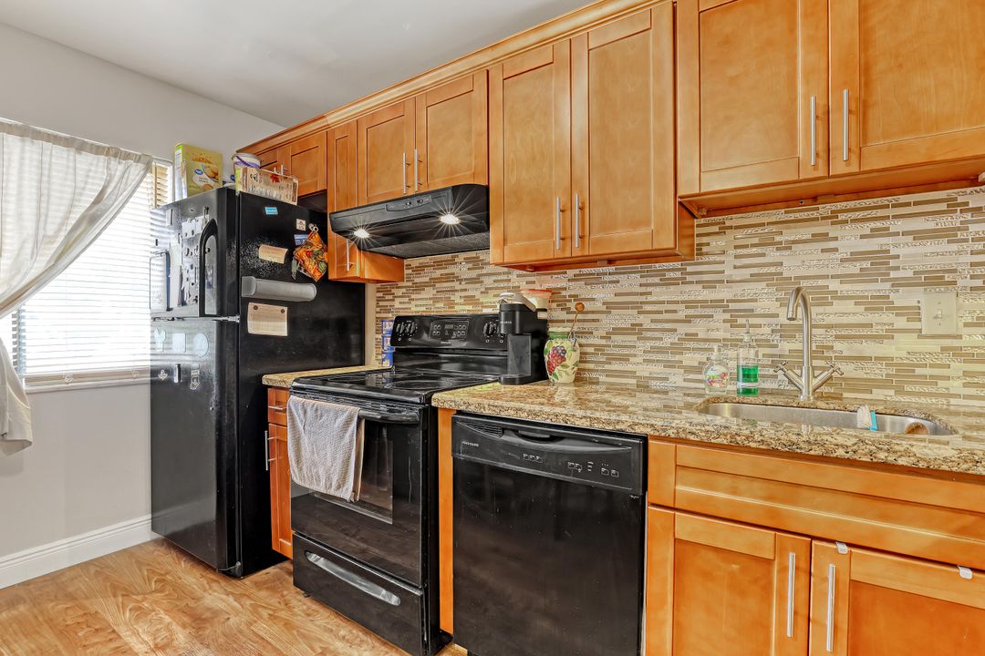 For Sale: $294,900 (3 beds, 2 baths, 1200 Square Feet)