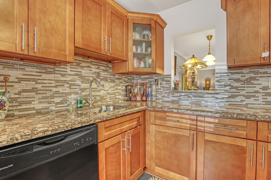 For Sale: $294,900 (3 beds, 2 baths, 1200 Square Feet)