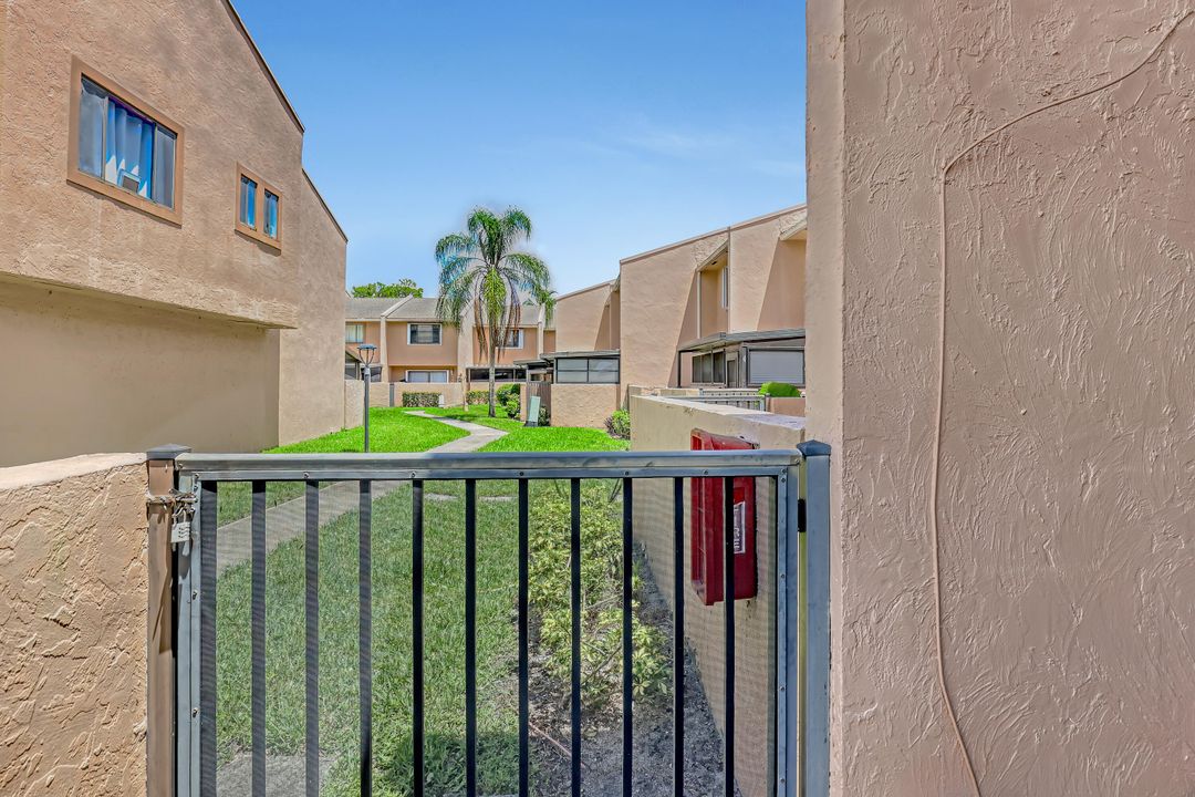 For Sale: $294,900 (3 beds, 2 baths, 1200 Square Feet)