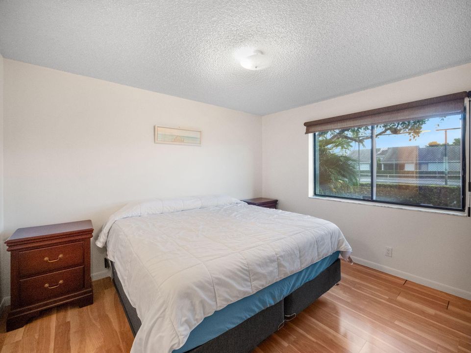 For Sale: $280,659 (2 beds, 2 baths, 988 Square Feet)