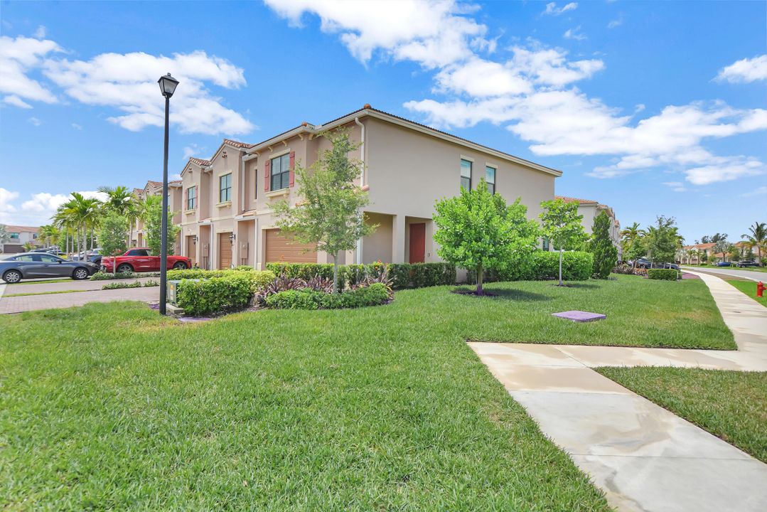 For Sale: $729,000 (3 beds, 2 baths, 2020 Square Feet)