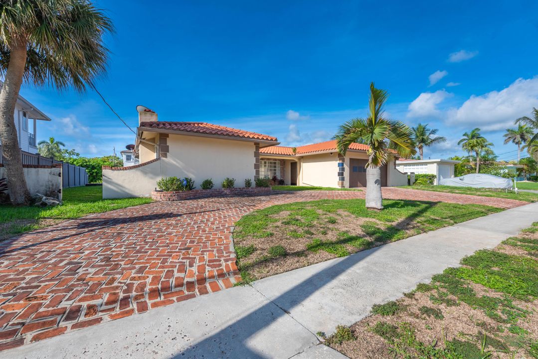 For Sale: $2,199,000 (3 beds, 2 baths, 1616 Square Feet)