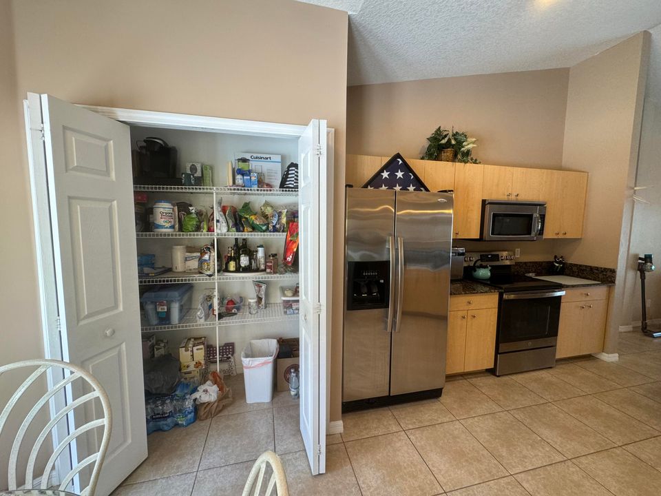 For Rent: $3,000 (3 beds, 2 baths, 1236 Square Feet)