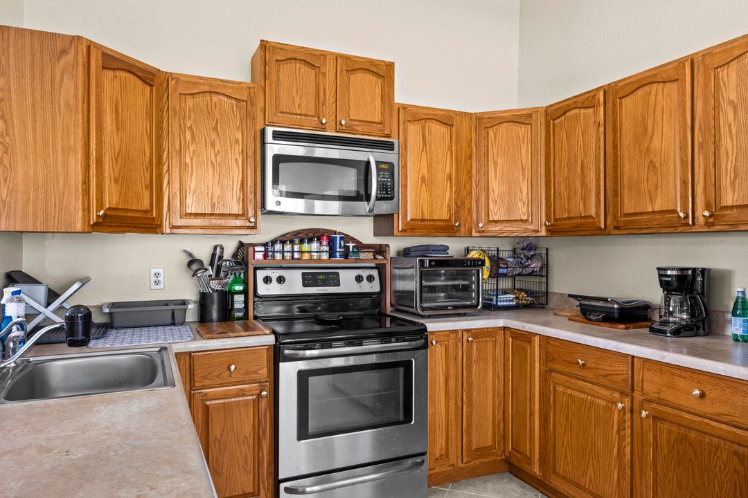 For Sale: $475,000 (4 beds, 2 baths, 1305 Square Feet)