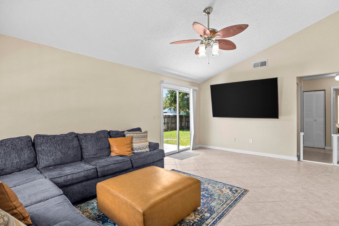 For Sale: $475,000 (4 beds, 2 baths, 1305 Square Feet)