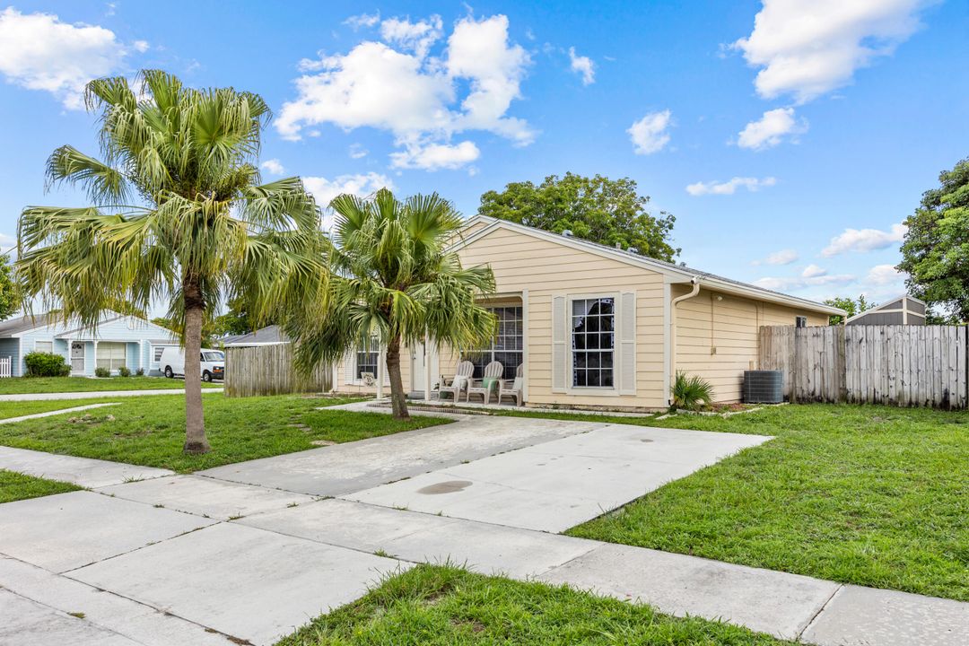 For Sale: $475,000 (4 beds, 2 baths, 1305 Square Feet)