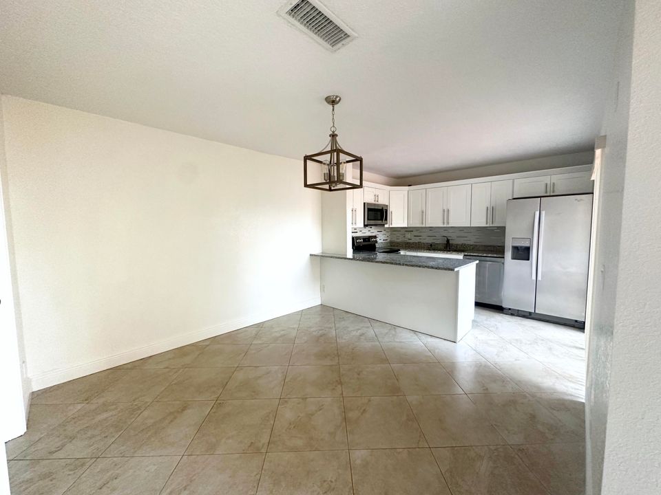 For Rent: $2,400 (2 beds, 2 baths, 1232 Square Feet)