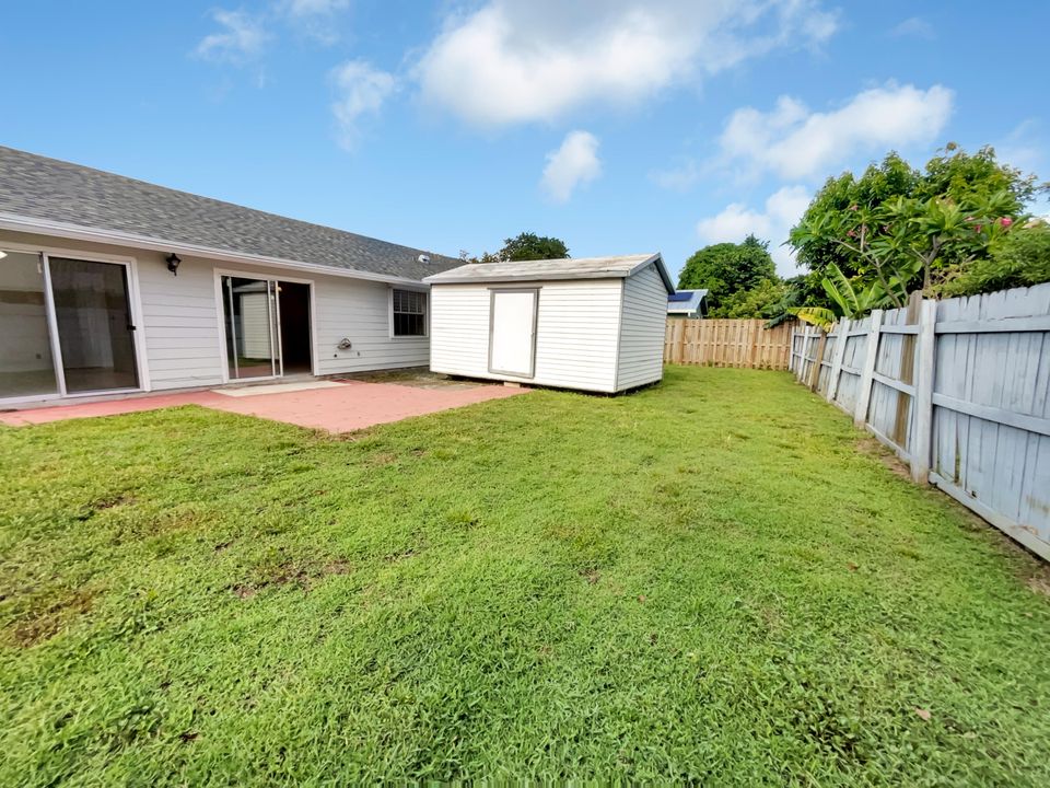 For Sale: $440,000 (4 beds, 2 baths, 1194 Square Feet)