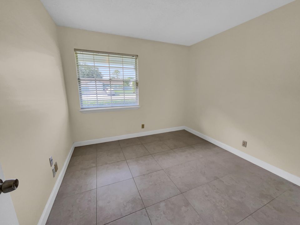 For Sale: $440,000 (4 beds, 2 baths, 1194 Square Feet)