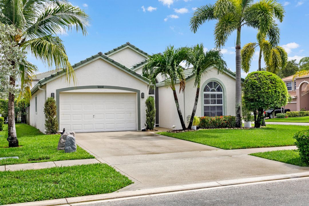 For Sale: $600,000 (3 beds, 2 baths, 1325 Square Feet)