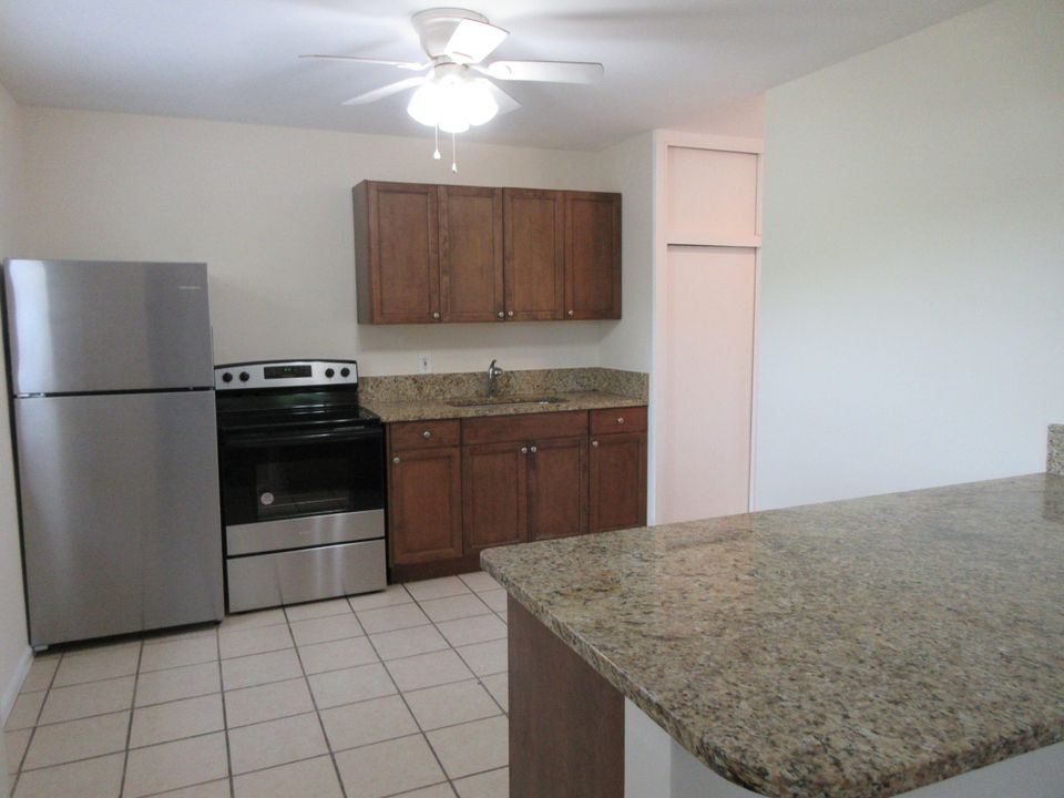 For Rent: $1,950 (2 beds, 1 baths, 750 Square Feet)