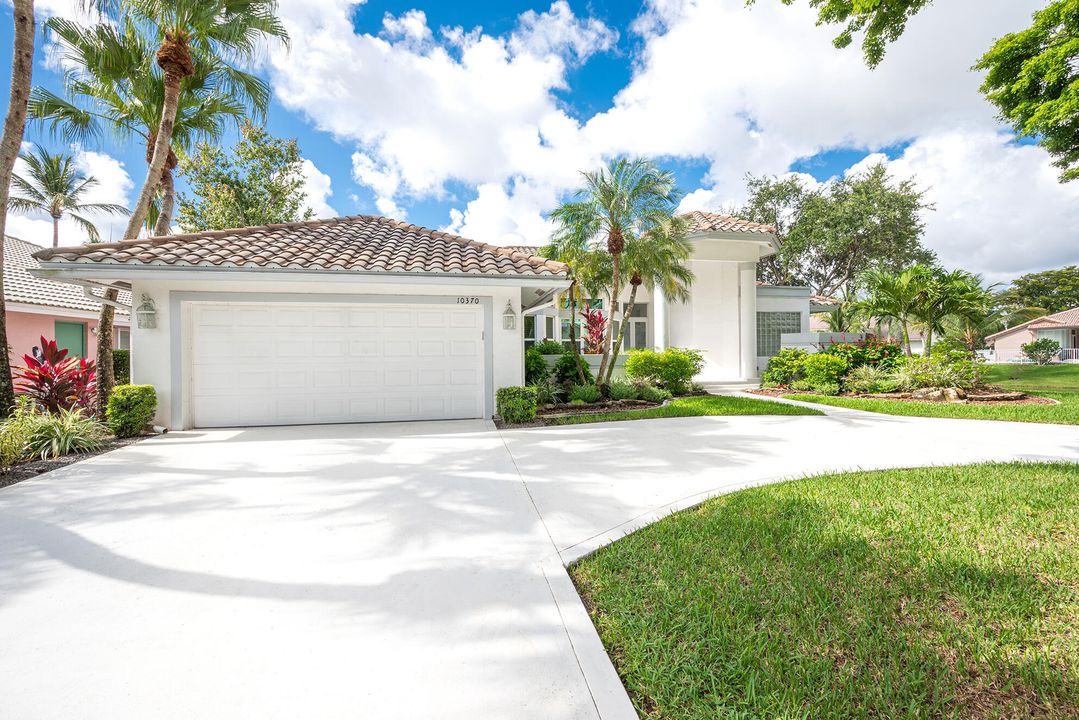 Active With Contract: $1,050,000 (4 beds, 3 baths, 2691 Square Feet)