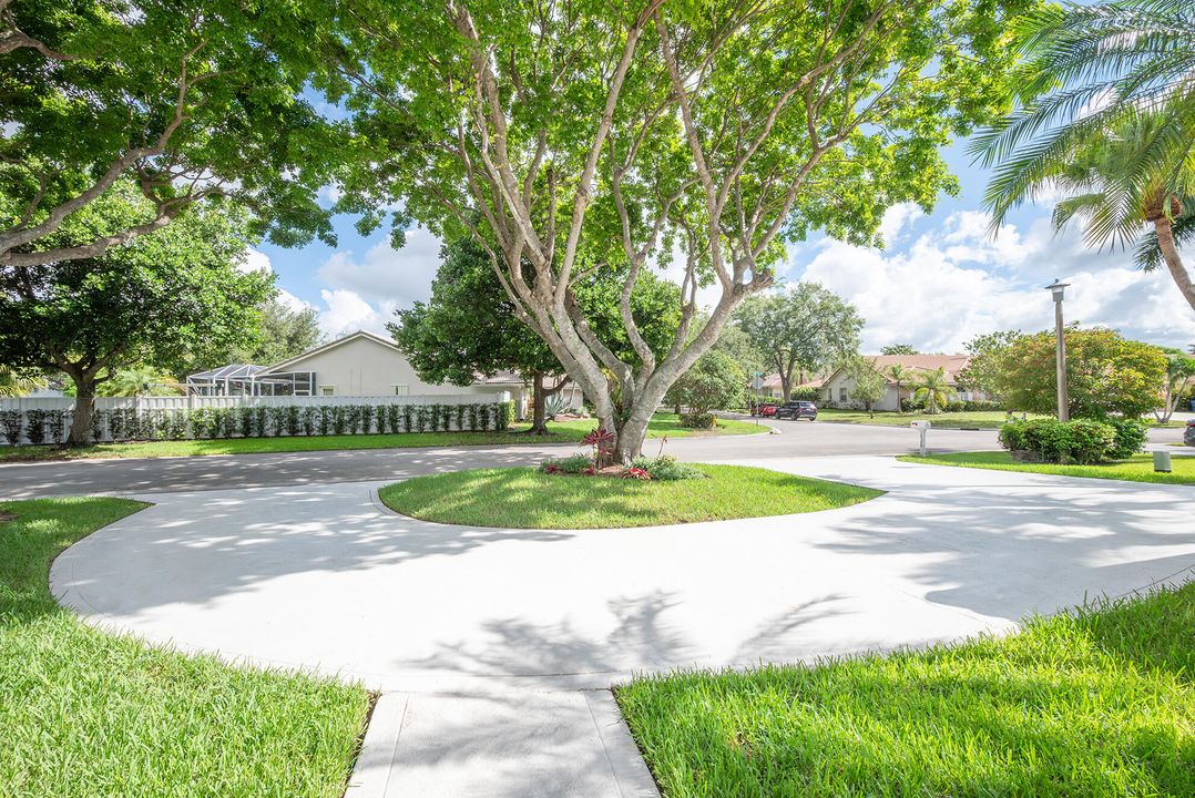 Active With Contract: $1,050,000 (4 beds, 3 baths, 2691 Square Feet)