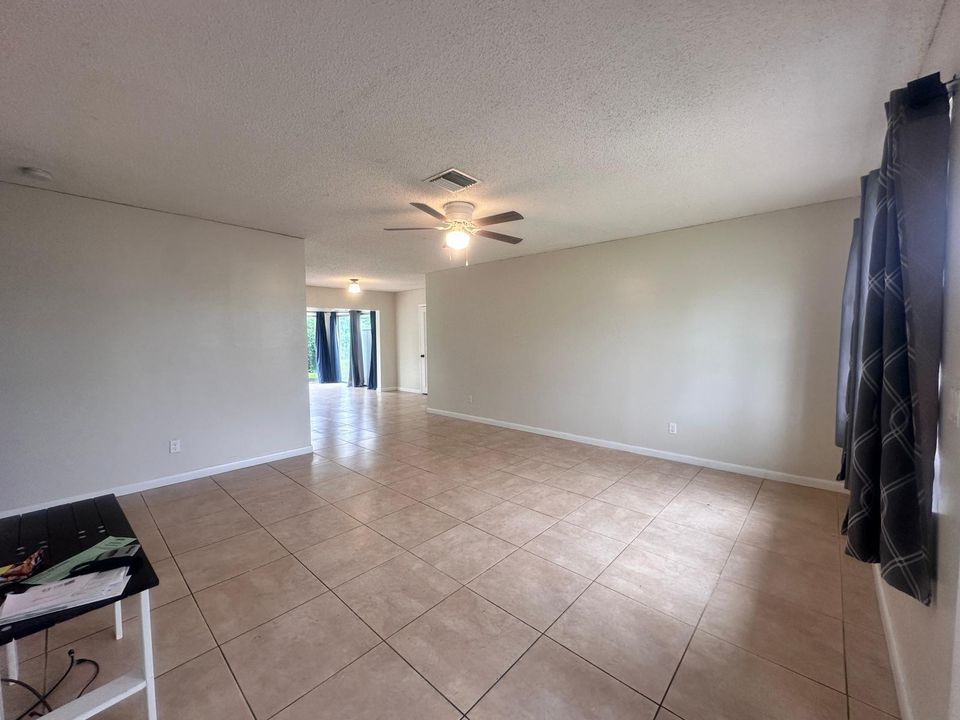 For Rent: $2,700 (3 beds, 2 baths, 1410 Square Feet)