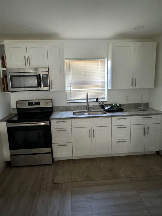For Rent: $2,200 (1 beds, 1 baths, 816 Square Feet)